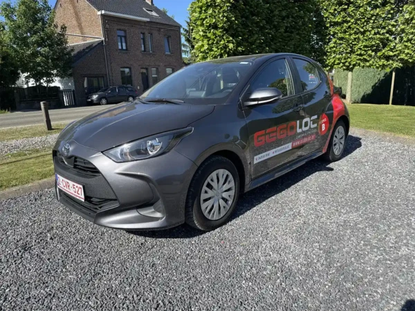 Toyota Yaris foncée – Image 5