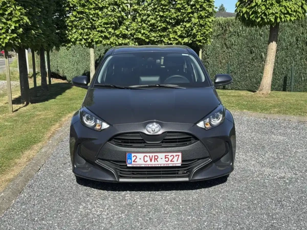 Toyota Yaris foncée – Image 4